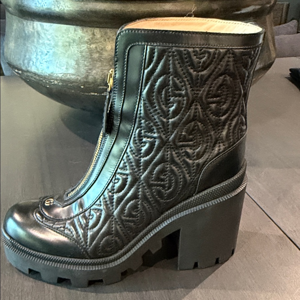 Gucci Black Quilted Leather Platform Zip Ankle Boots with Gold Hardware - Picture 10 of 17
